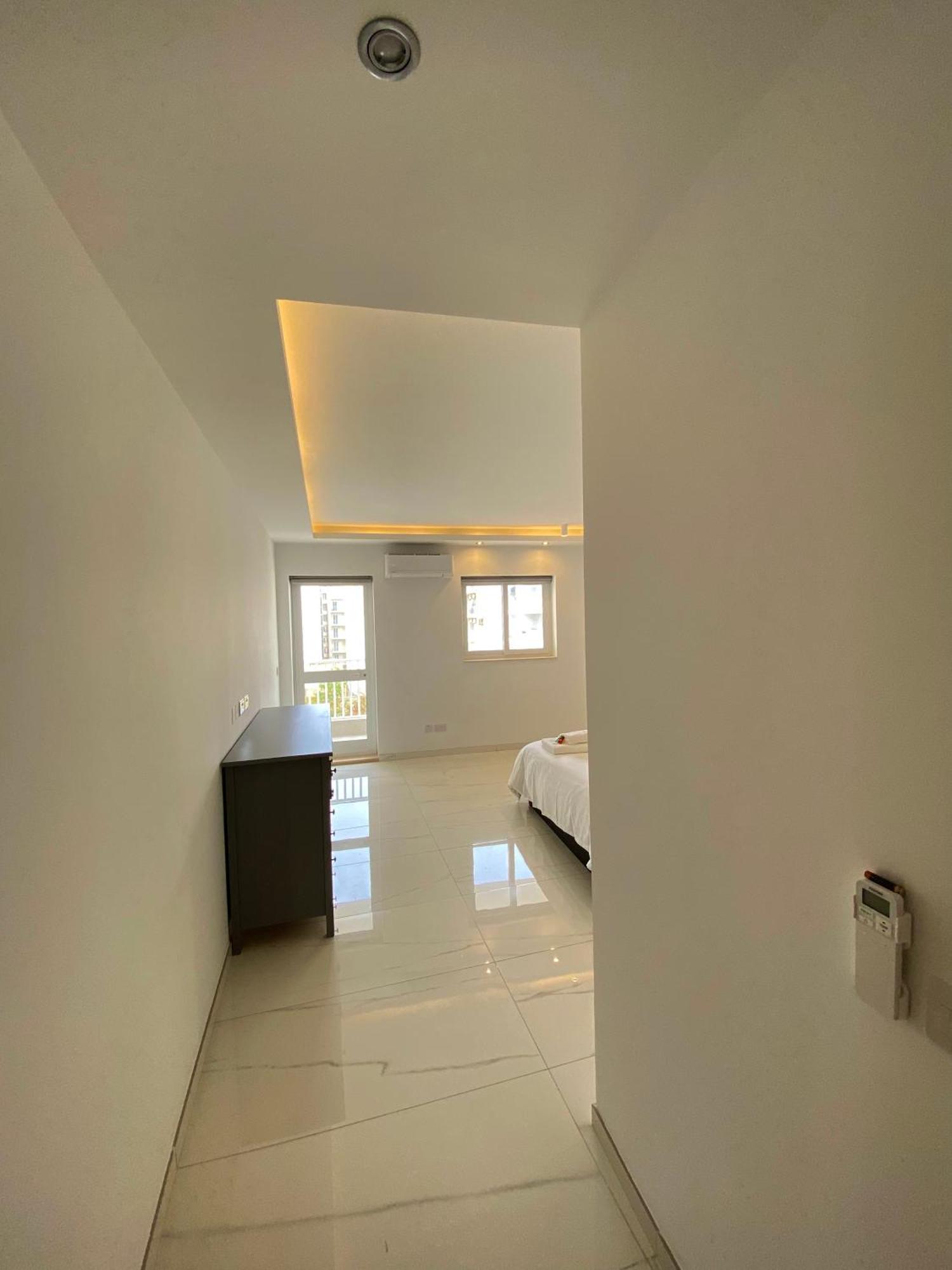 Tigne Sliema Three Bedrooms Apartment Exterior foto
